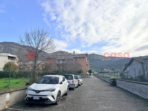 appartamento in vendita a Tivoli in zona Campolimpido