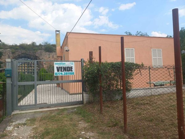 casa indipendente in vendita a Tivoli