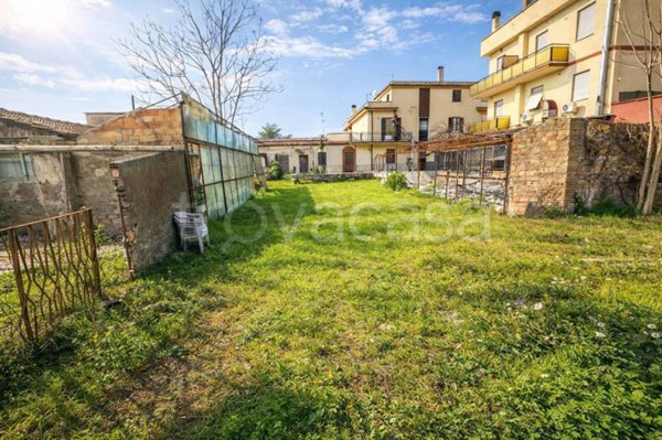 casa indipendente in vendita a Tivoli in zona Terme