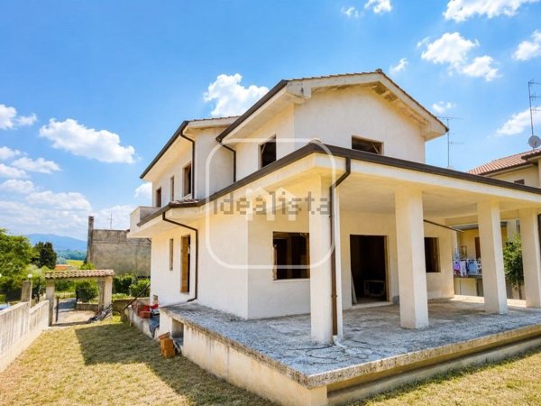 casa indipendente in vendita a Tivoli