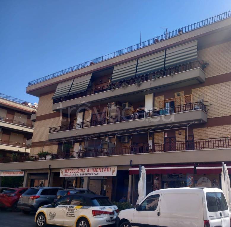 negozio in vendita a Tivoli in zona Terme