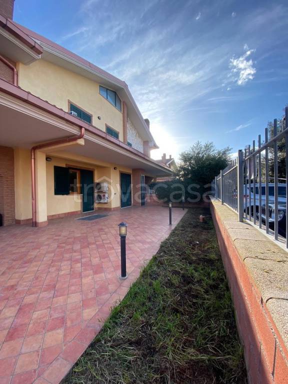 casa indipendente in vendita a Tivoli in zona Terme