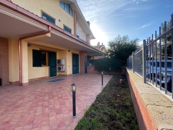 casa indipendente in vendita a Tivoli in zona Terme