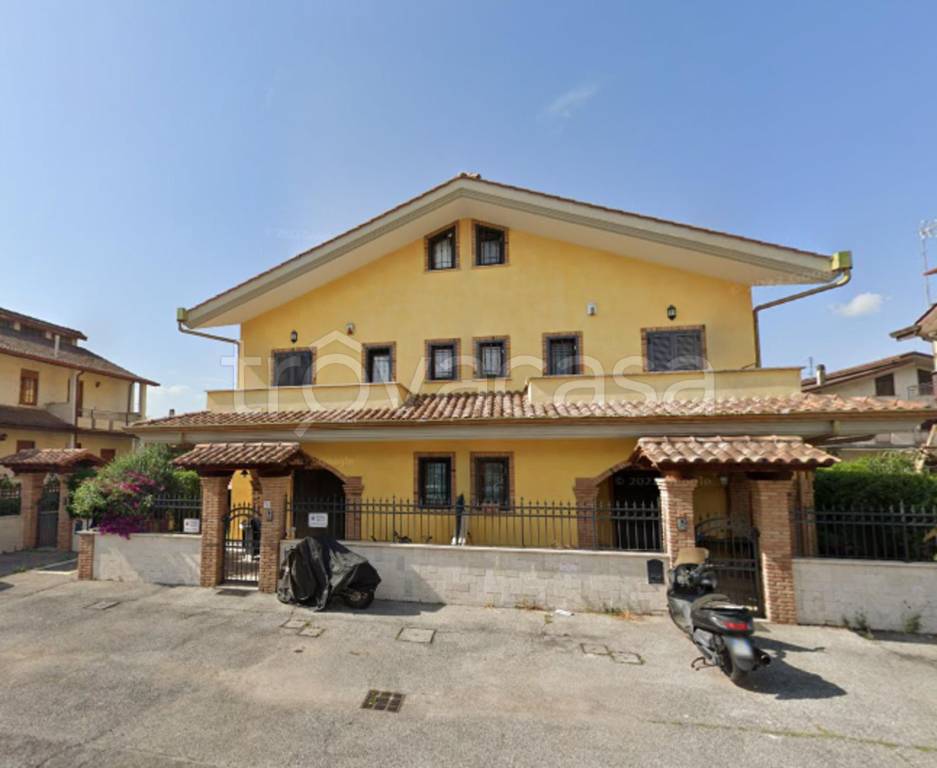 casa indipendente in vendita a Tivoli in zona Terme