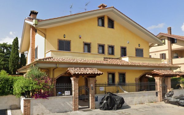 casa indipendente in vendita a Tivoli in zona Terme