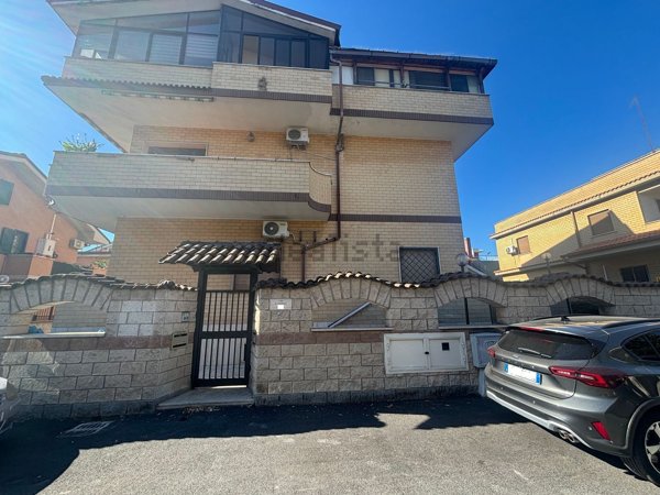 appartamento in vendita a Tivoli in zona Terme