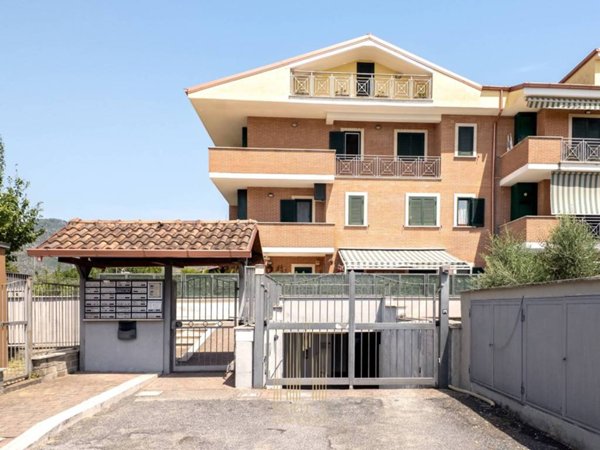 appartamento in vendita a Tivoli in zona Favale