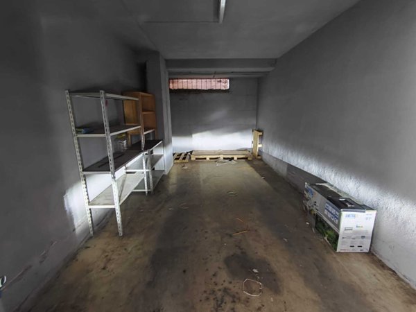 box auto in vendita a Tivoli in zona Campolimpido