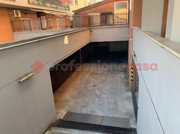box auto in vendita a Tivoli in zona Campolimpido