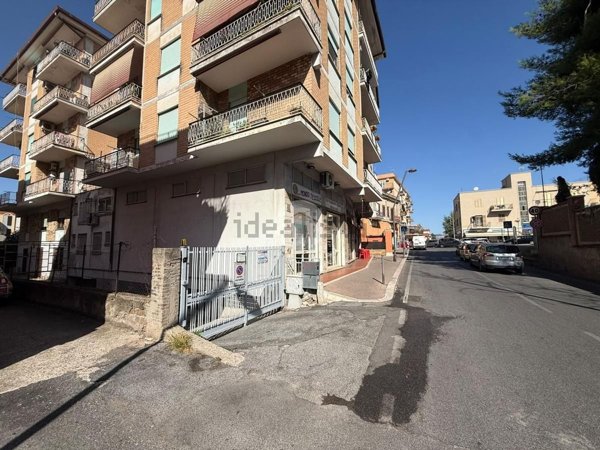 box auto in vendita a Tivoli