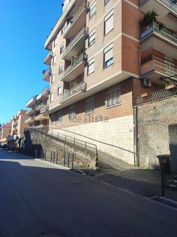 box auto in vendita a Tivoli