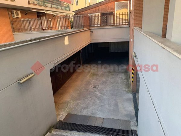 box auto in vendita a Tivoli in zona Campolimpido