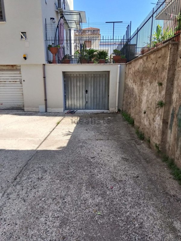 box auto in vendita a Tivoli in zona Terme
