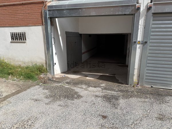 box auto in vendita a Tivoli in zona Terme
