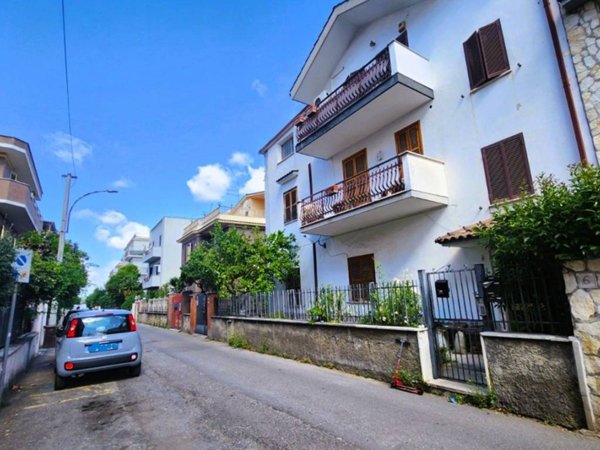 appartamento in vendita a Tivoli in zona Terme