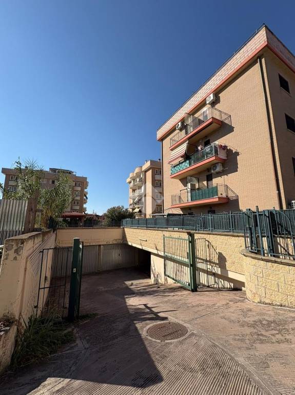 box auto in vendita a Tivoli in zona Campolimpido