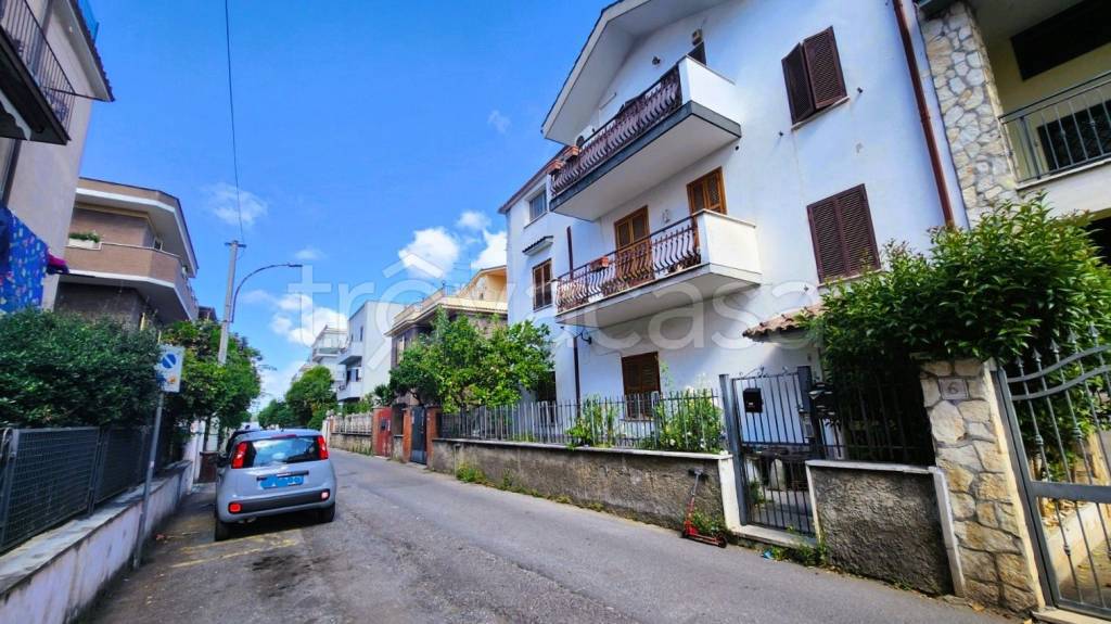 appartamento in vendita a Tivoli in zona Terme