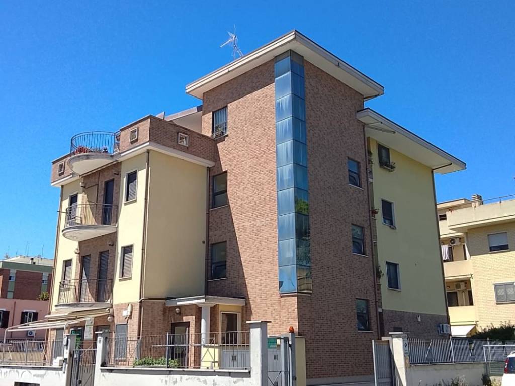 box auto in vendita a Tivoli in zona Terme