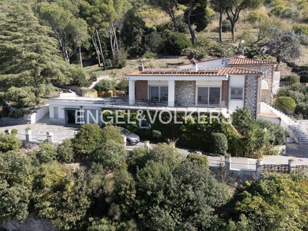 casa indipendente in vendita a Tivoli