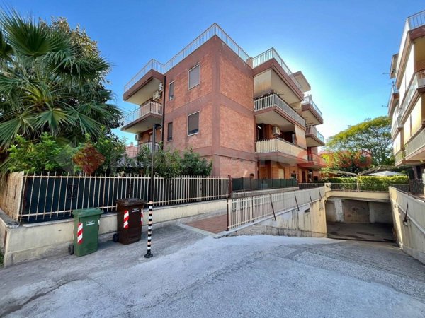 appartamento in vendita a Tivoli in zona Campolimpido