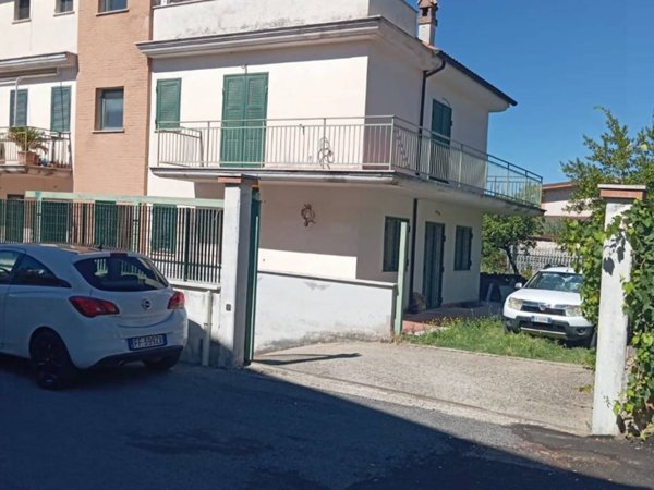 casa indipendente in vendita a Tivoli in zona Villa Adriana