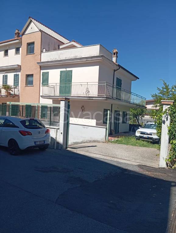 casa indipendente in vendita a Tivoli in zona Villa Adriana