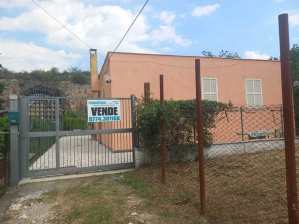 casa indipendente in vendita a Tivoli