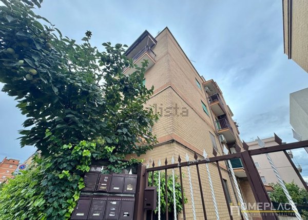 appartamento in vendita a Tivoli in zona Terme