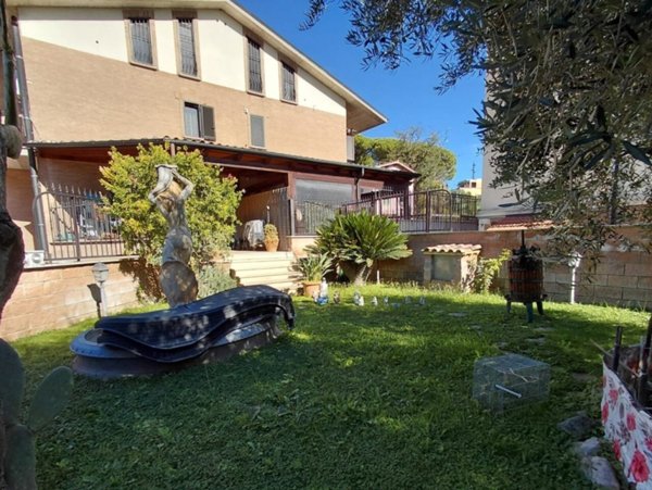 casa indipendente in vendita a Tivoli in zona Villa Adriana