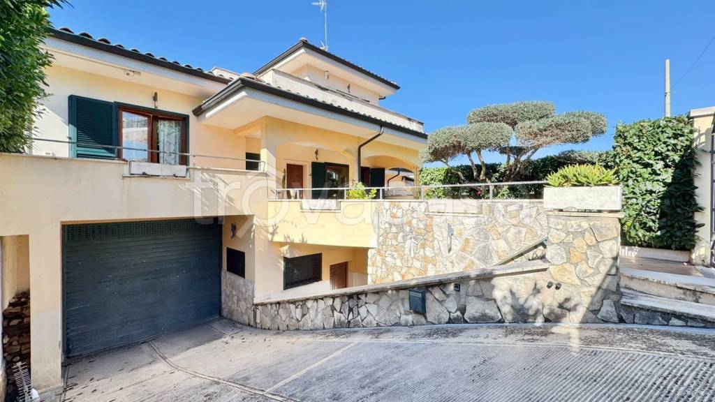 casa indipendente in vendita a Tivoli in zona Villaggio Adriano