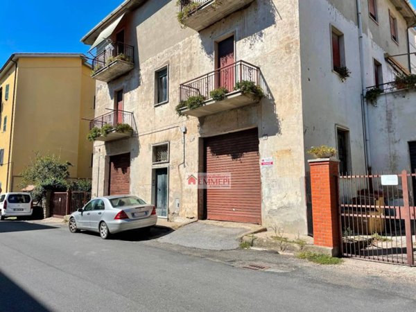 locale commerciale in vendita a Tolfa