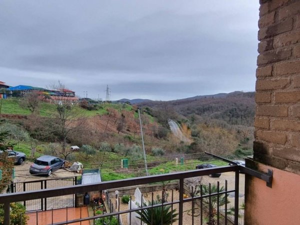 casa indipendente in vendita a Tolfa