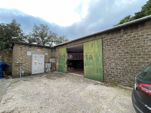 locale di sgombero in vendita a Tolfa