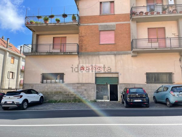 locale commerciale in vendita a Tolfa
