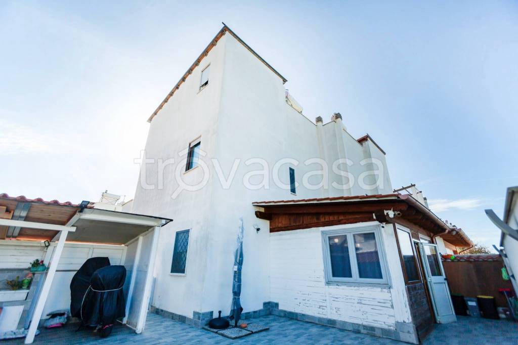 casa indipendente in vendita a Tolfa