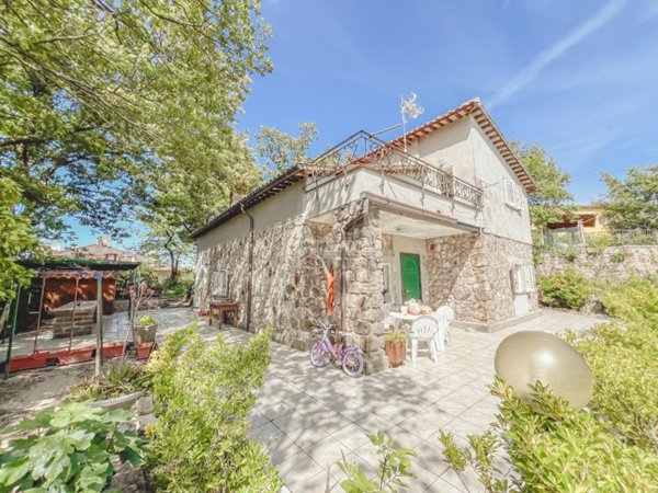 casa indipendente in vendita a Tolfa
