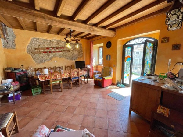 casa indipendente in vendita a Tolfa
