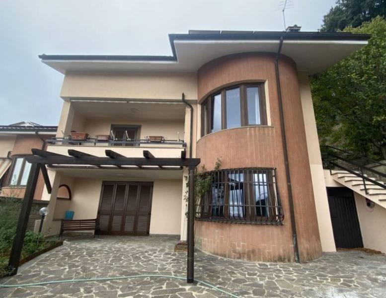 casa indipendente in vendita a Tolfa