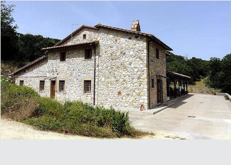 casa indipendente in vendita a Tolfa