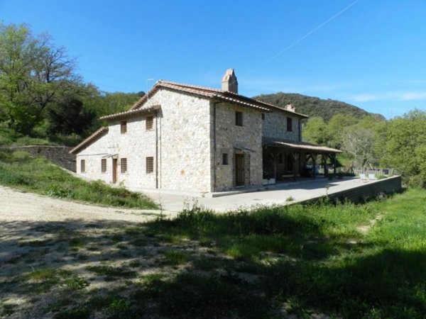 casa indipendente in vendita a Tolfa