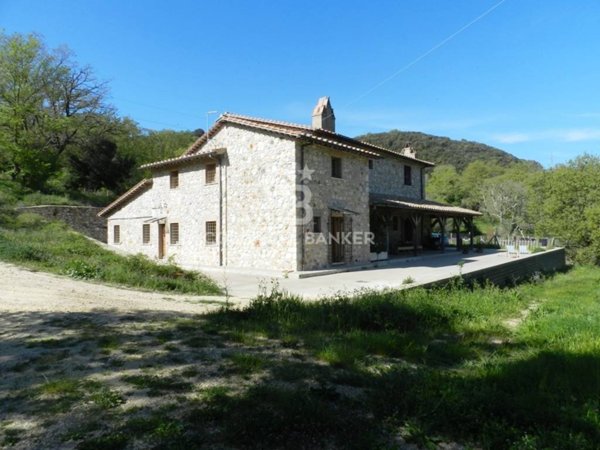casa indipendente in vendita a Tolfa