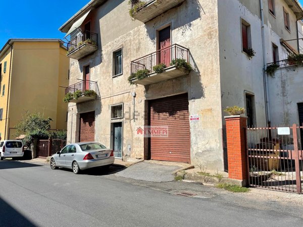 locale di sgombero in vendita a Tolfa