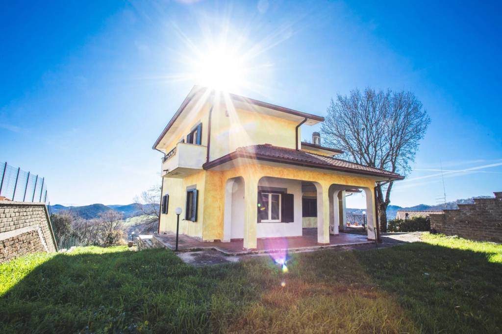 casa indipendente in vendita a Tolfa