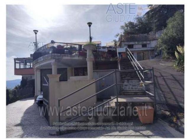 locale commerciale in vendita a Tolfa