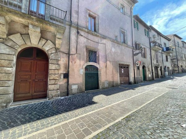 locale commerciale in vendita a Tolfa