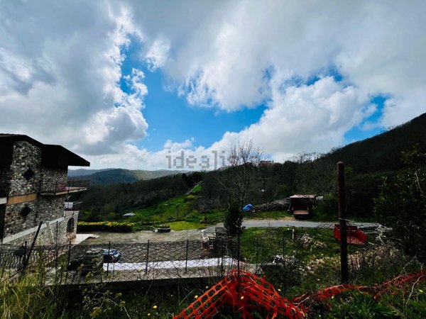 casa indipendente in vendita a Tolfa