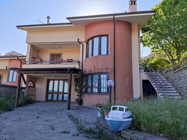 casa indipendente in vendita a Tolfa