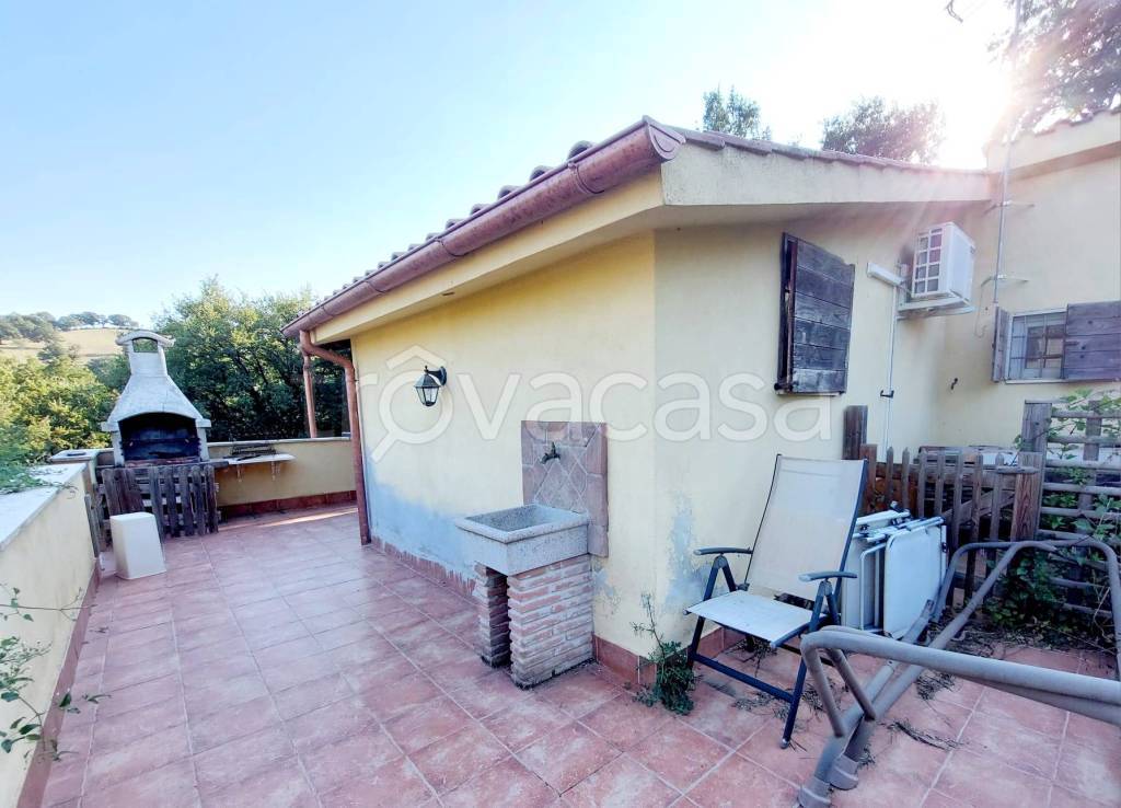 casa indipendente in vendita a Tolfa