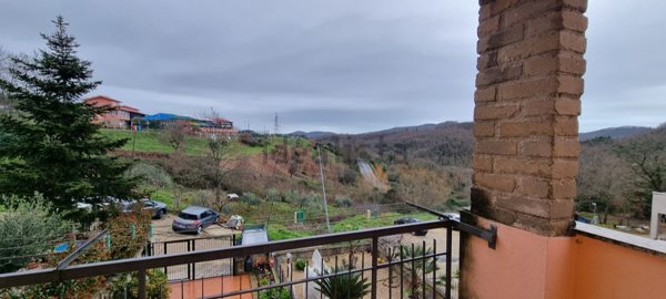 casa indipendente in vendita a Tolfa