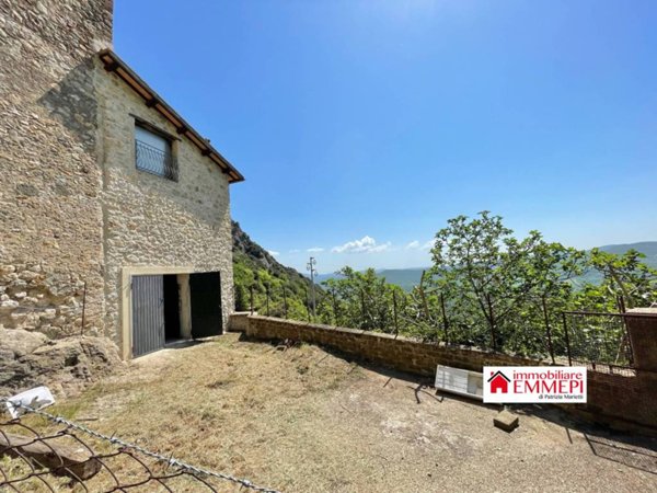 casa indipendente in vendita a Tolfa